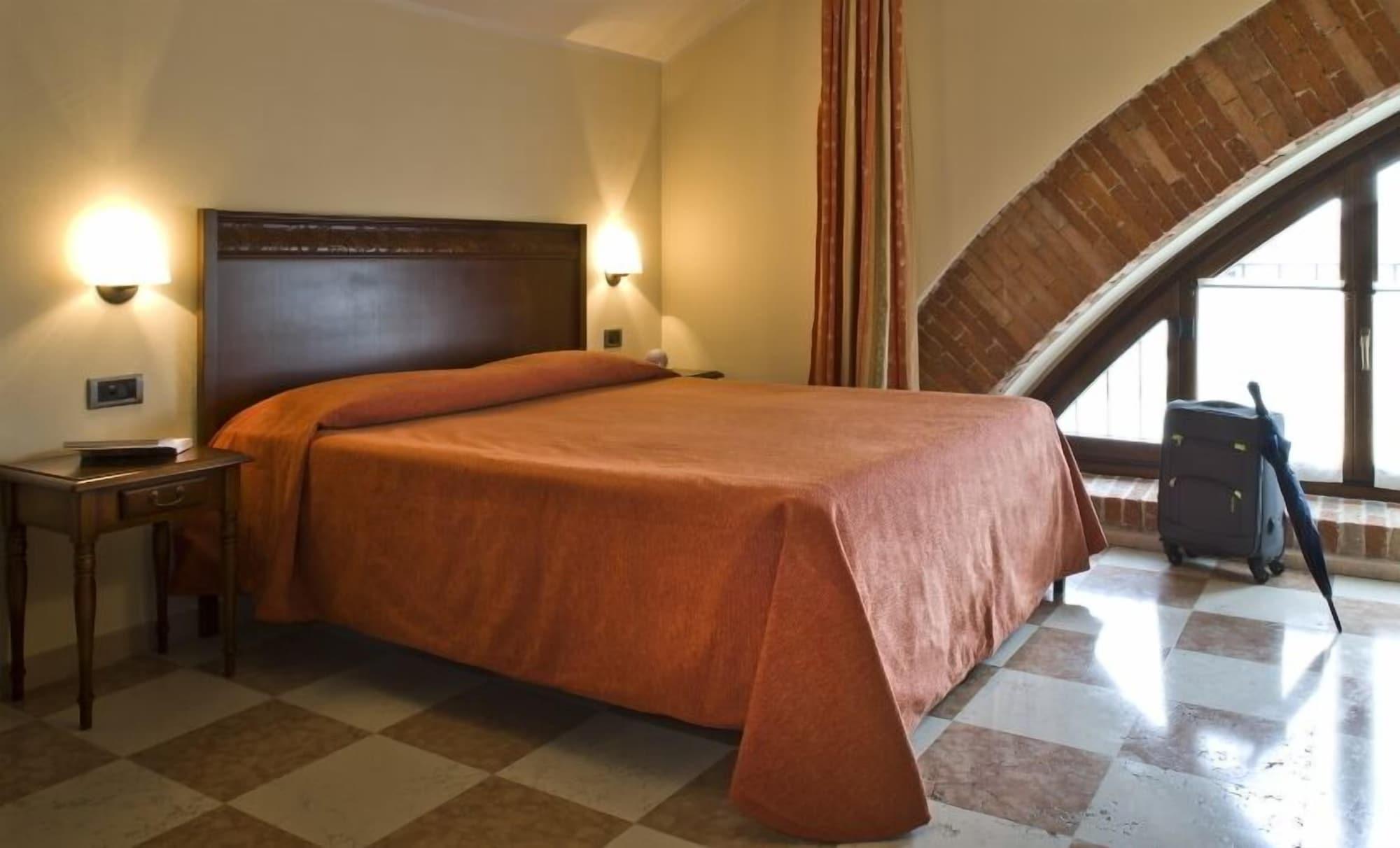 Albergo La Corte Albertina Bra Kültér fotó