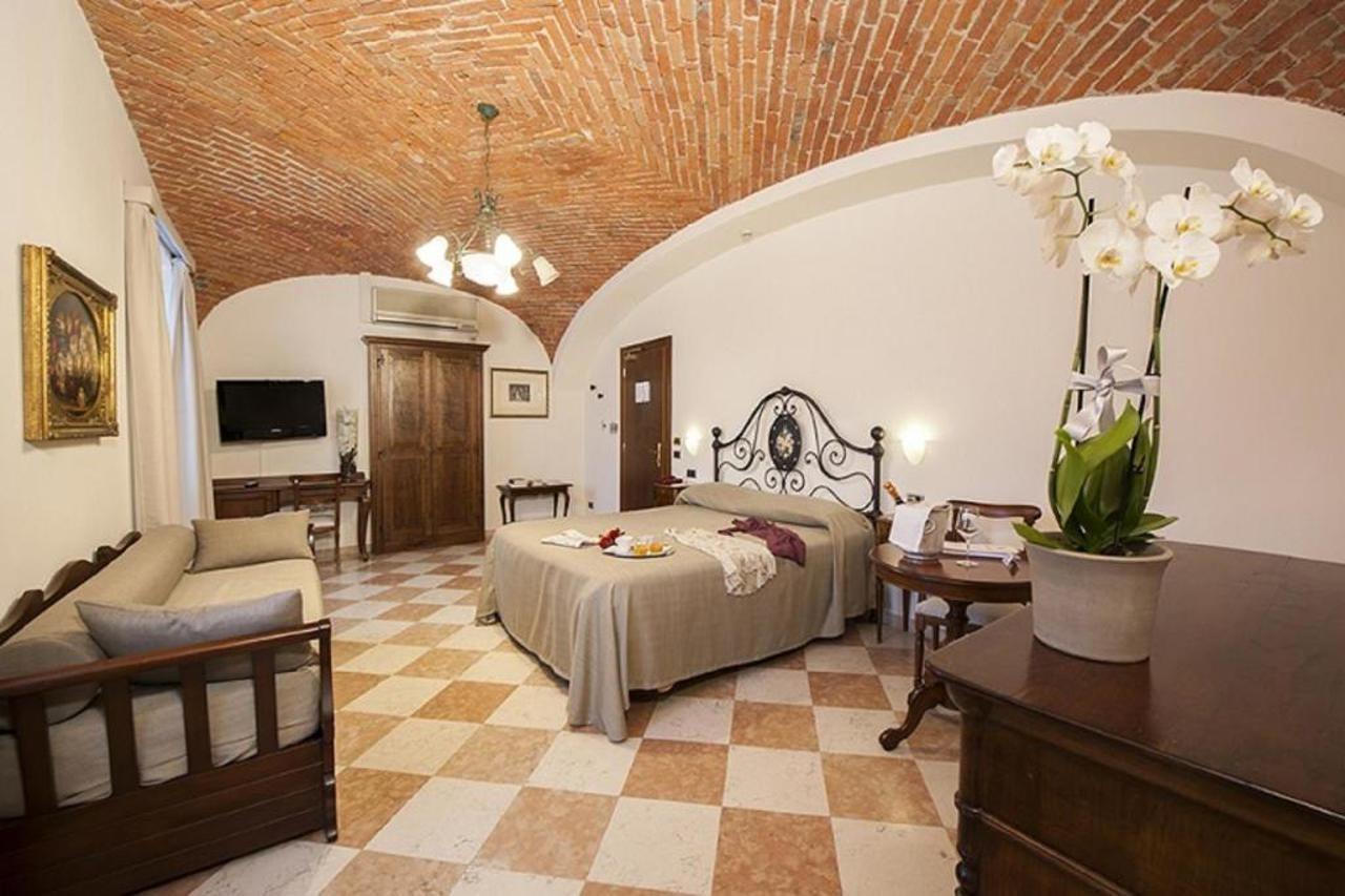 Albergo La Corte Albertina Bra Kültér fotó